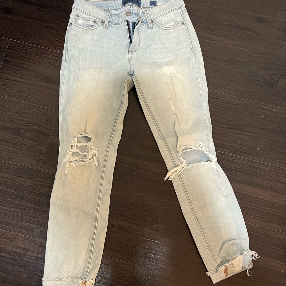 Lucky brand low rise ripped jeans size 26